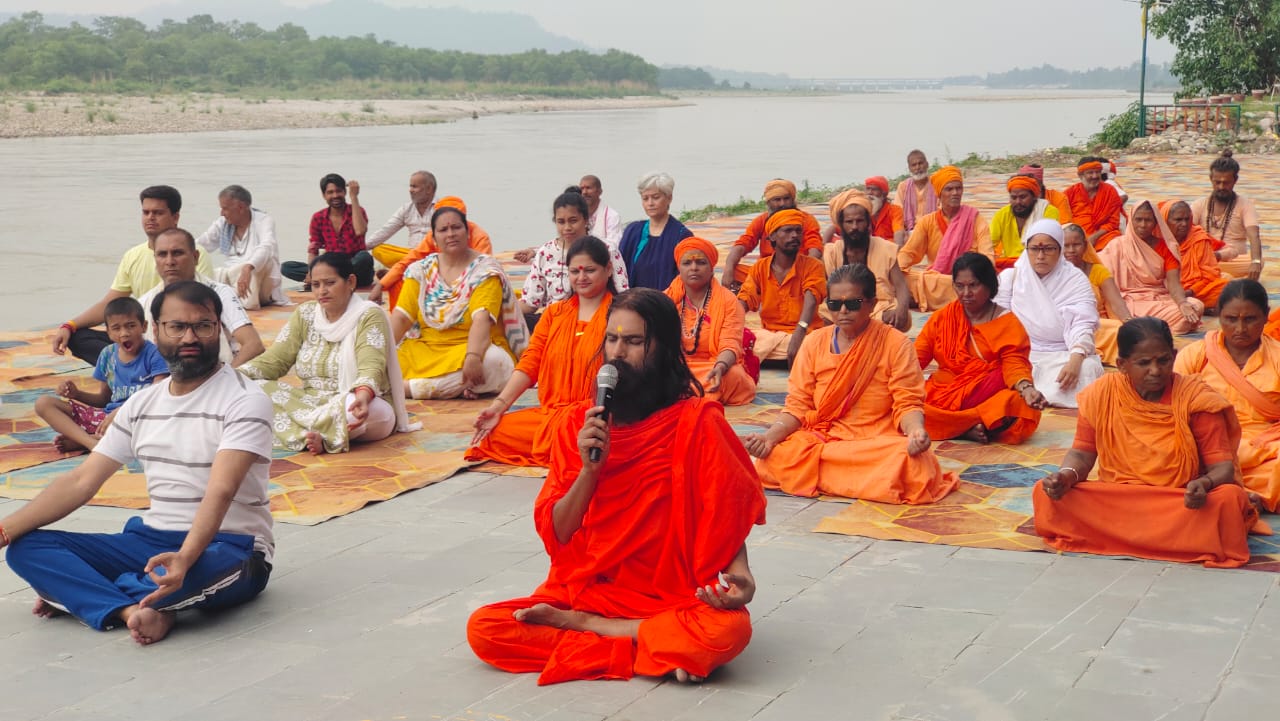अंतराष्ट्रीय योग दिवस:परमार्थ आश्रम गंगा घाट पर दो दिवसीय योग शिविर आयोजित